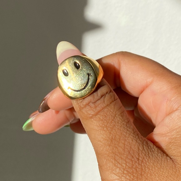 24k Gold Plated Smiley Ring - Picture 3 of 4